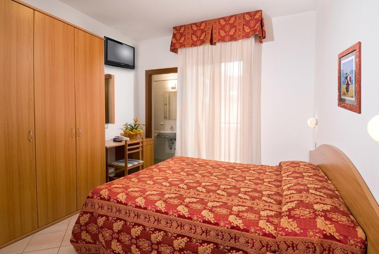 Hotel Belvedere Misano Adriatico Camera foto