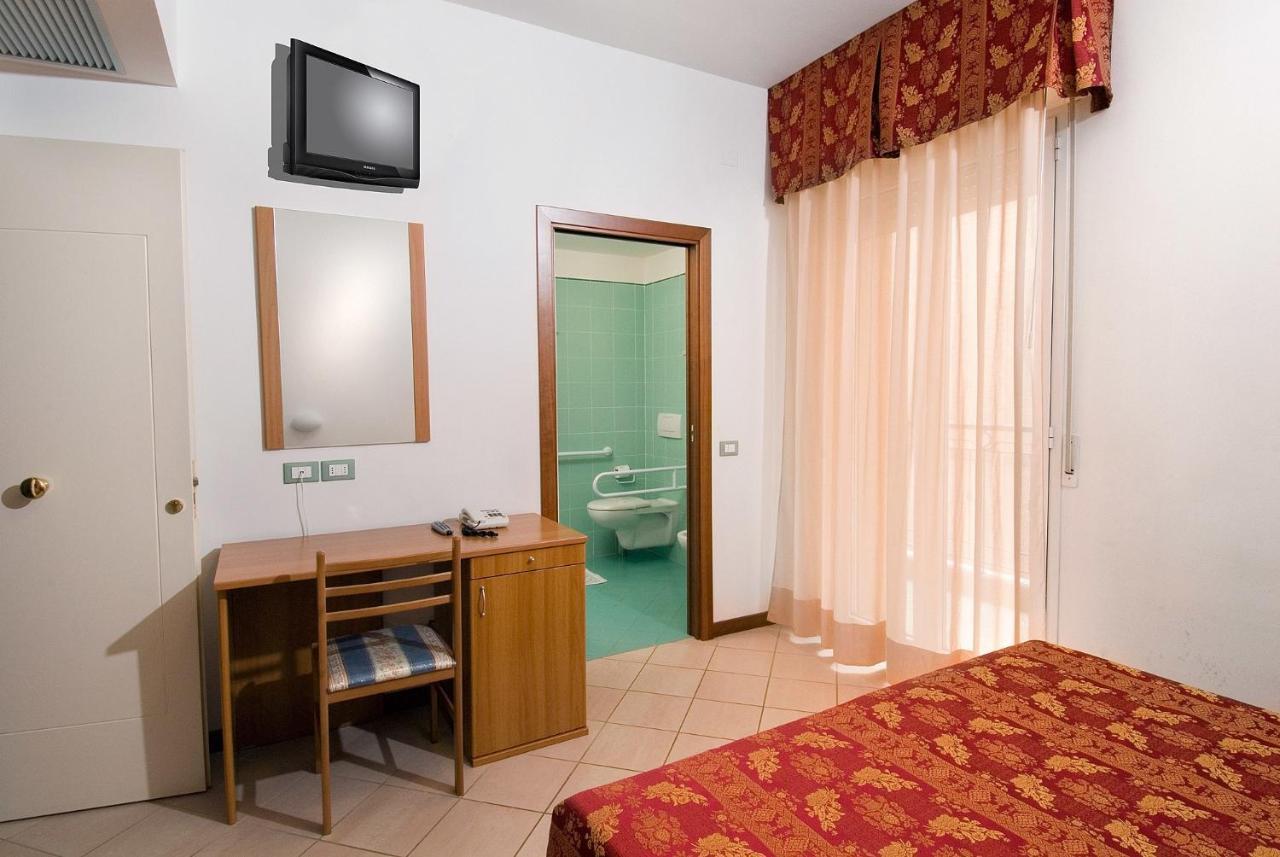 Hotel Belvedere Misano Adriatico Camera foto